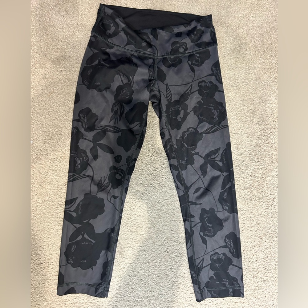 Lululemon crop leggings size 4